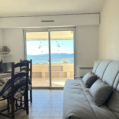 2 Pieces Au Lavandou Avec Parking Proche Plage, Terrasse Vue - Fr-1-251-843 르 라방두