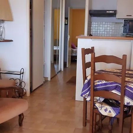 2 Pieces Au Lavandou Avec Parking Proche Plage, Terrasse Vue - Fr-1-251-843 * Le Lavandou
