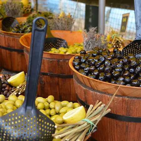 2 Pièces Au Lavandou Avec Parking Proche Plage, Terrasse Vue - Fr-1-251-843