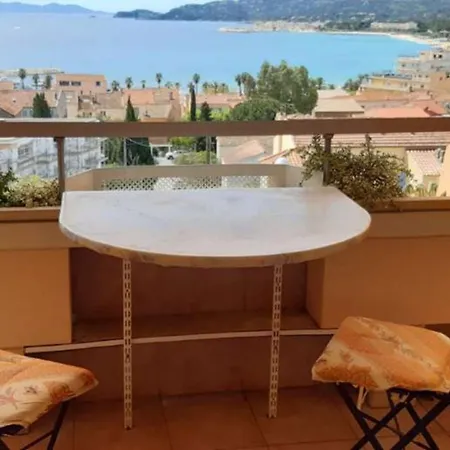 2 Pieces Au Lavandou Avec Parking Proche Plage, Terrasse Vue - Fr-1-251-843 לה לבאנדו