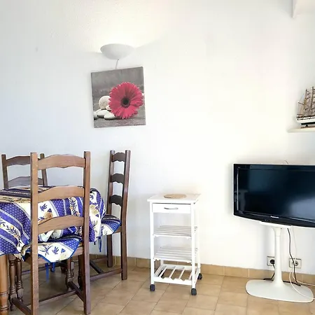 2 Pièces Au Lavandou Avec Parking Proche Plage, Terrasse Vue - Fr-1-251-843 * Le Lavandou