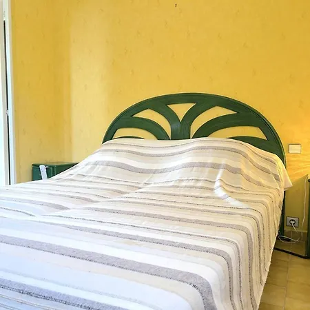 2 Pièces Au Lavandou Avec Parking Proche Plage, Terrasse Vue - Fr-1-251-843 *