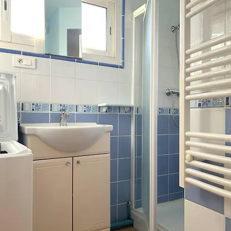 2 Pieces Au Lavandou Avec Parking Proche Plage, Terrasse Vue - Fr-1-251-843 * לה לבאנדו