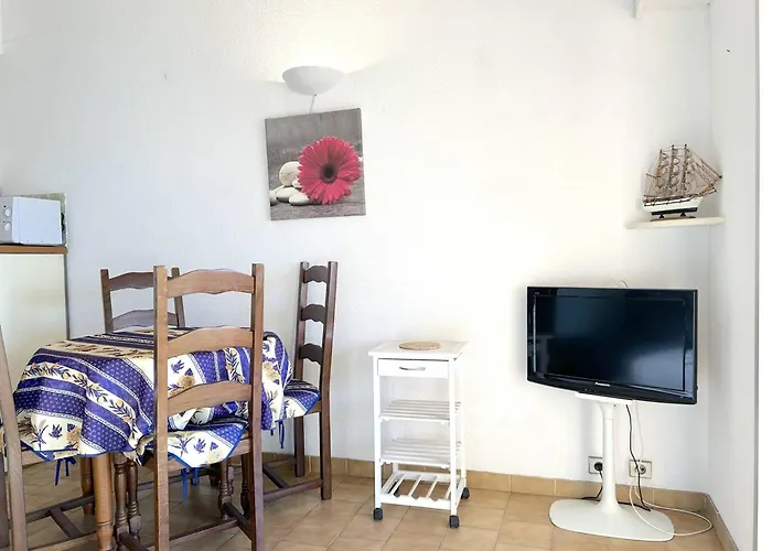 2 Pieces Au Lavandou Avec Parking Proche Plage, Terrasse Vue - Fr-1-251-843 * Le Lavandou